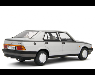 Alfa 75 1.6-1.8 1985 Grigio metallizzato Laudoracing 1:18 Resinemodell (Türen, Motorhaube... nicht zu öffnen!)
